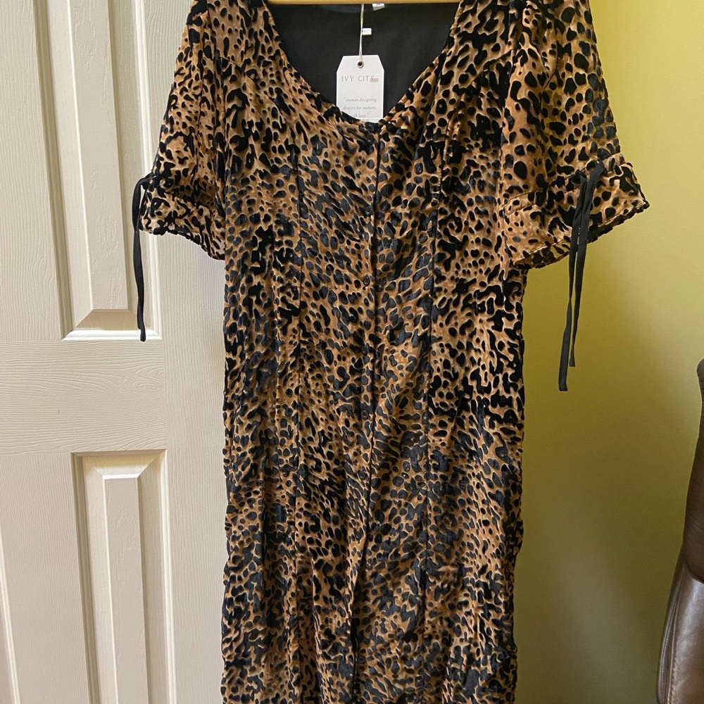 NWT Ivy City Co Leopard Print Dress